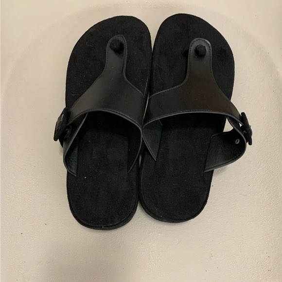Shoes - Black Thong Sandals size 81/2